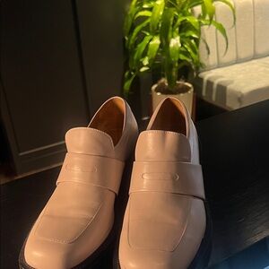 Dries Van Noten Women's Leather Loafers in Light Beige